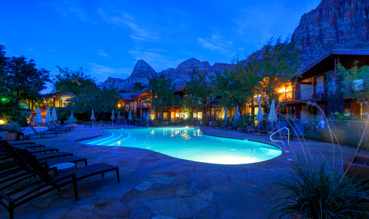 Large outdoor hot tub and swimming pool at Zion National Park hotel